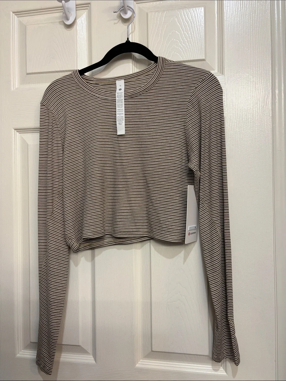 339. Lululemon NWT Hold Tight Straight Hem Cropped LS size 12 Stripes neutral